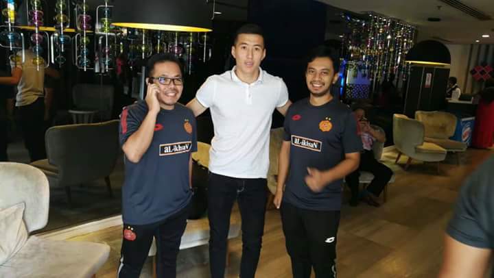TwtFootball_'s tweet photo. Selamat Tinggal Dong &amp; Gomis !?

Jeng jeng jeng

#KitaBinaSemula https://t.co/Da8y2yuI8w