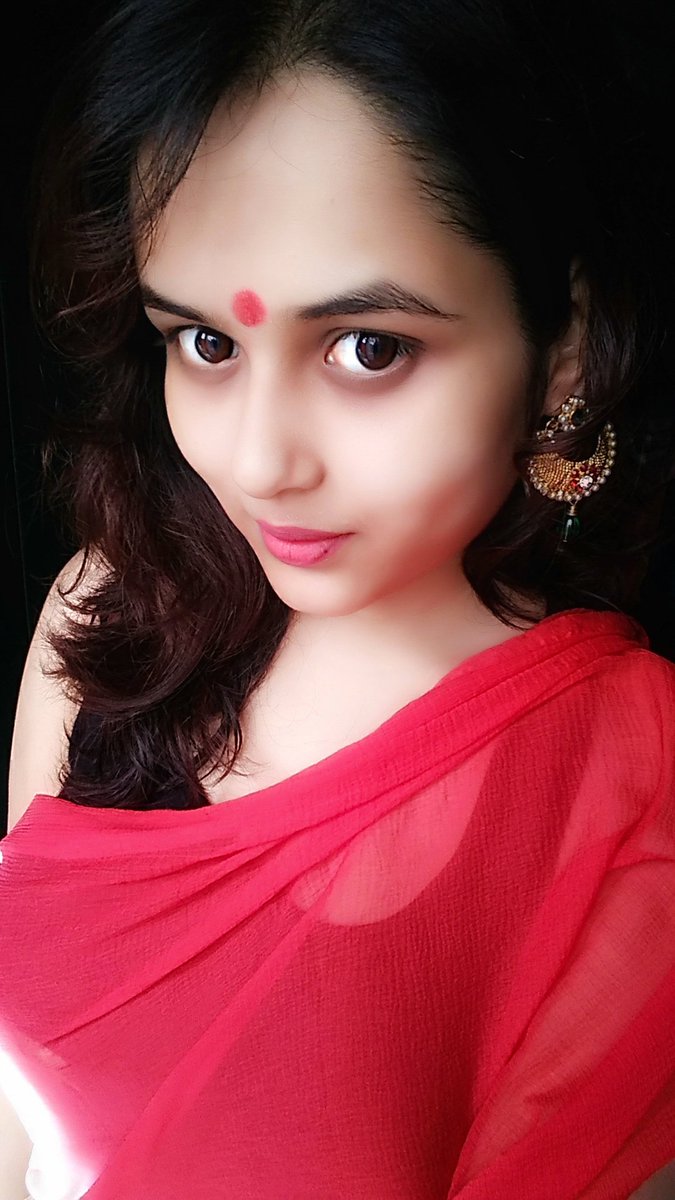 Manisha_Kolkata's tweet photo. ‘লাল গানে নীল সুর হাসি হাসি গন্ধ’
 #bong #BeautyBlogger #fashionista #fashionblog #fashionbloggers #dailylook #FridayFeeIing #MakeupAddict #outfitoftheday #ootdfashion #StyleYourPlay #selfie #kolkata https://t.co/ZXYciX8VB8