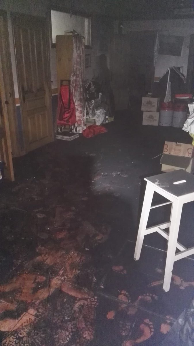 BomberosVLL's tweet photo. Durante la madrugada hemos actuado por fuego en vivienda en @LaCisterniga_ en calle #Fanega. El incendio ha causado desperfectos importantes. https://t.co/9PBBc8qkUY