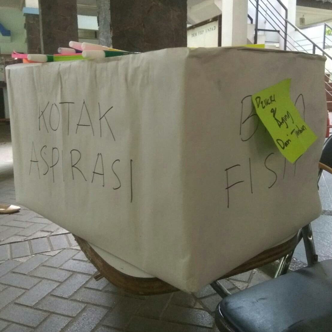 BPMFISIPUnpad's tweet photo. Terimakasih Kema FISIP atas aspirasinya dalam acara Public Sphere. Semoga #FISIPyanglebihbaik bukan hanya sekedar wacana. https://t.co/ED7tEGyQ1X https://t.co/BeUoliDKMf