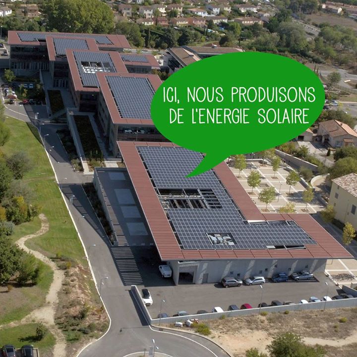 ARGAUT's tweet photo. [Semaine Européenne du Développement Durable] Comment @CA_alp_prov s'engage dans ce domaine ❓✅ 571 000 Kwh, c’est l’électricité produite en 2017 grâce aux panneaux photovoltaïques sur notre campus d'Aix-en-Provence. Une énergie égale à la consommation annuelle de 228 foyers 👀 https://t.co/4sexpVFEzp