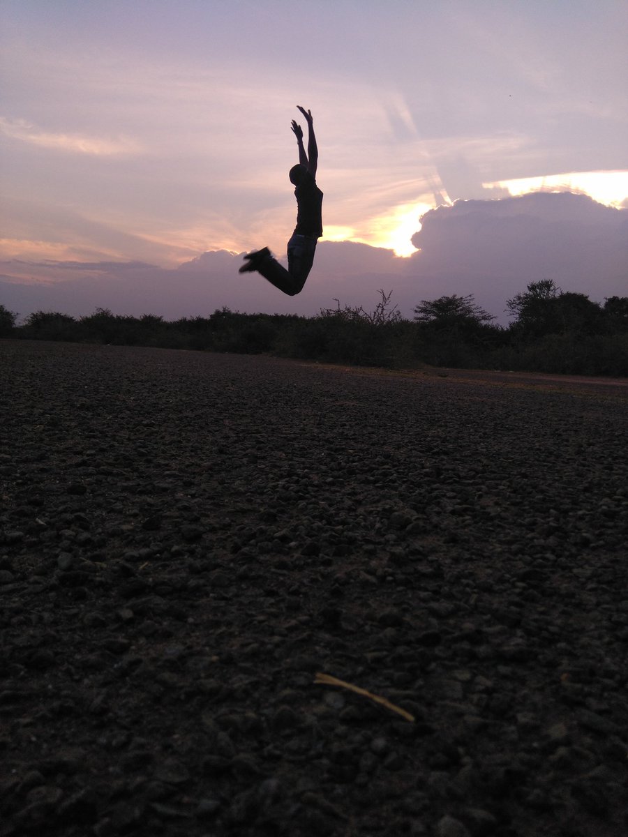 El_ProfesorKe's tweet photo. After @MwalimChurchill show &amp; #kitui7s in @KituiCountyGovt  don't forget to for a good evening sun set shot at kitui airstrip. @TourismKitui #tembeakitui https://t.co/hebCGgTxq0