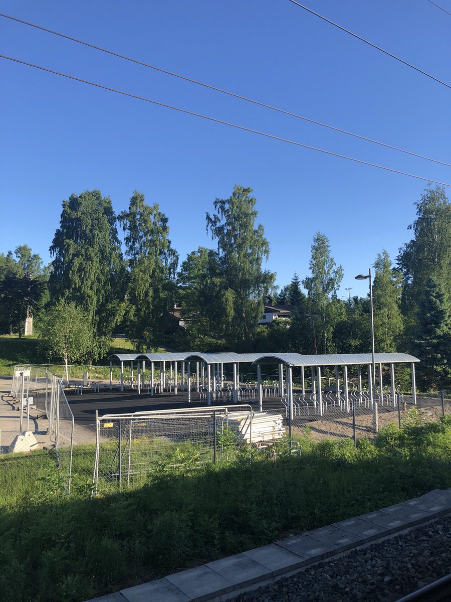 dordig's tweet image. I serien hjul er hjul: selv om god tilgang på p-plass gir økt bilbruk, gir ikke det samme effekt for sykkel.
@banenor
#OVERdimensjonert