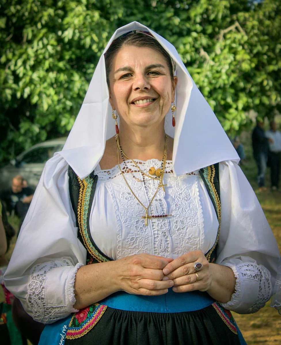 SosBattorMoros's tweet photo. La felicità.
Buon venerdì a tutti con l'abito tradizionale di #Busachi.
Grazie a @sand__rose 💯
https://t.co/n8oStFDL4m https://t.co/sHdEolQNvz