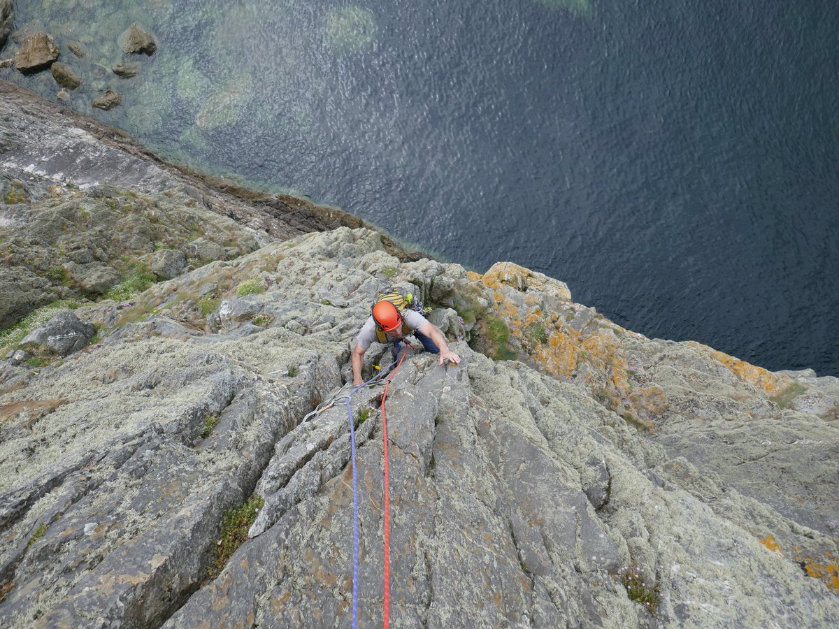 markwalkerguide's tweet image. Mini tour at sunny Gogarth...  @Salewa @Brit_Mt_Guides @MtnTraining #rockclimbing #adventure