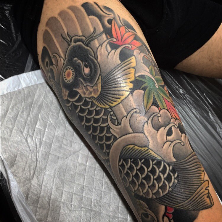 鯉の滝登り。 みきりで滝を表現してます。 #tattoo #irezumi #wabori