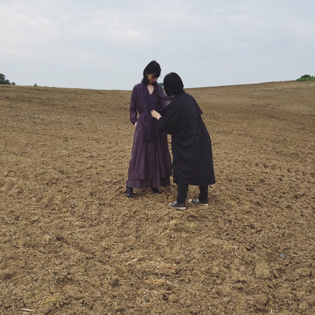 pasdecalais_jp's tweet photo. Press Blogを更新しました。秋冬コレクションの撮影の様子を綴っております。
ぜひご覧になってくださいませ。
https://t.co/McZQgP8eSW
#pasdecalais #PressBlog #shooting #model #モデル　#撮影 https://t.co/aVnjV1gDjb