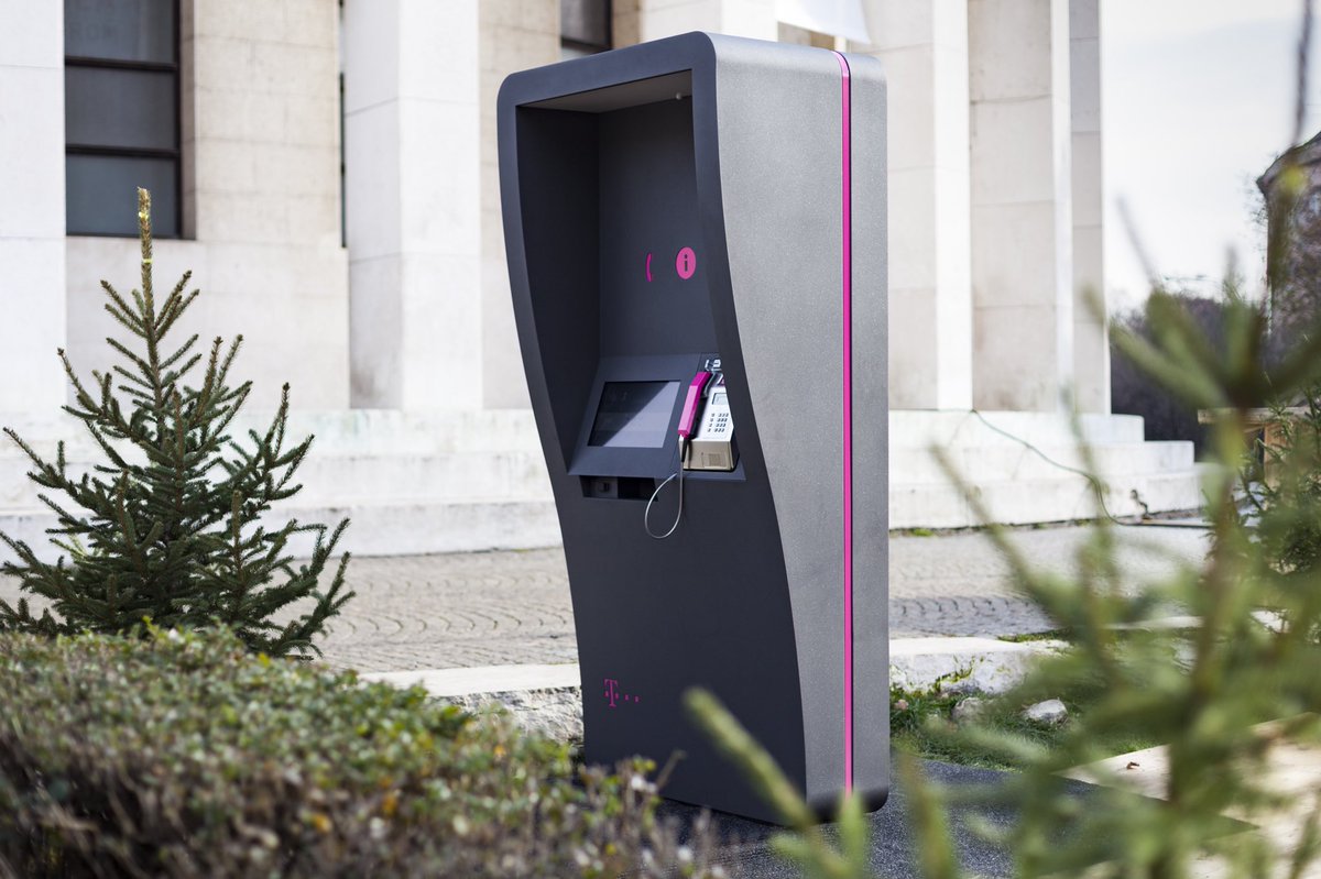 go2digital_hr's tweet photo. Old and devastated telephone booths in #croatia are being replaced by new digitize and customized according to the concept of smart city. #dooh #smartcities #digitalization https://t.co/wMHHh6mtcC