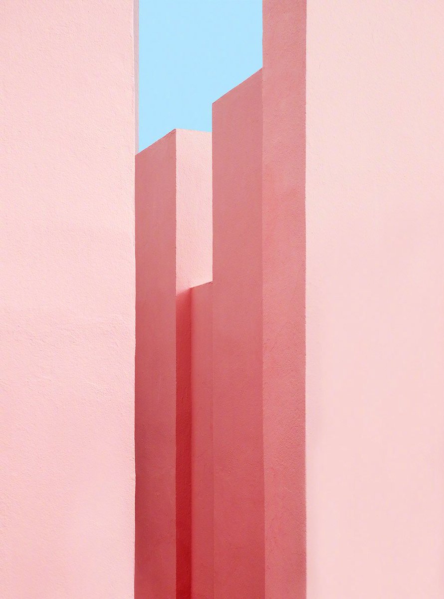 CGdrawing's tweet image. Pink
“La Muralla Roja”
Ricardo Bofill Leví (born 5 December 1939) is a Spanish architect, who, since 1963, continues to lead the international architectural and urban design practice Ricardo Bofill Taller de Arquitectura.