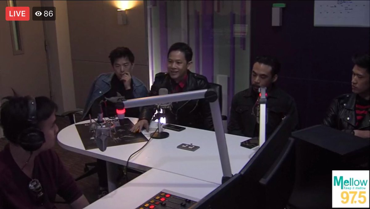 OiLNutjira's tweet photo. 👉🏻 #mellow97.5 ที่นี่เปิดเผยข้อมูลเยอะสุดละ
มีตัวอย่าง introให้ฟังด้วย ฟังแค่นิดเดียวก็โยกตามแล้ว😆
รอติดตามทั้ง 5 เพลง ที่จะปล่อยค่ะ
#cocktail
#เล่นด้วยหัวใจเสมอมา
#Cheerscocktail https://t.co/WuZEdz9X4o