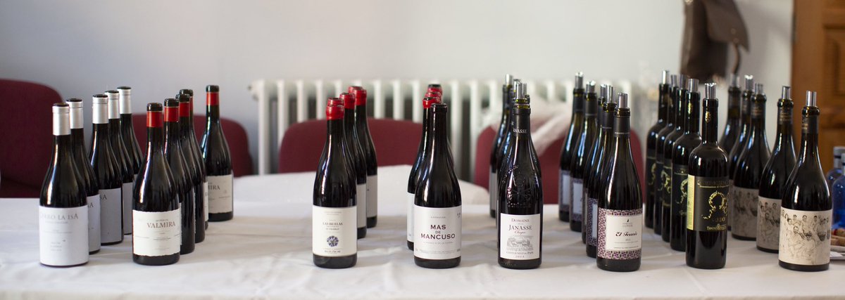 garnachasnaj's tweet photo. La cata “Garnachas en el mundo” fue memorable y ellos fueron los protagonistas  #garnachas #vinos #sunday #winelover #wine🍷 #winesday #winetime #winetasting #larioja #garnachistas @spanish_wl @Vintae Foto de @riojalo https://t.co/ToSwPTdMtx
