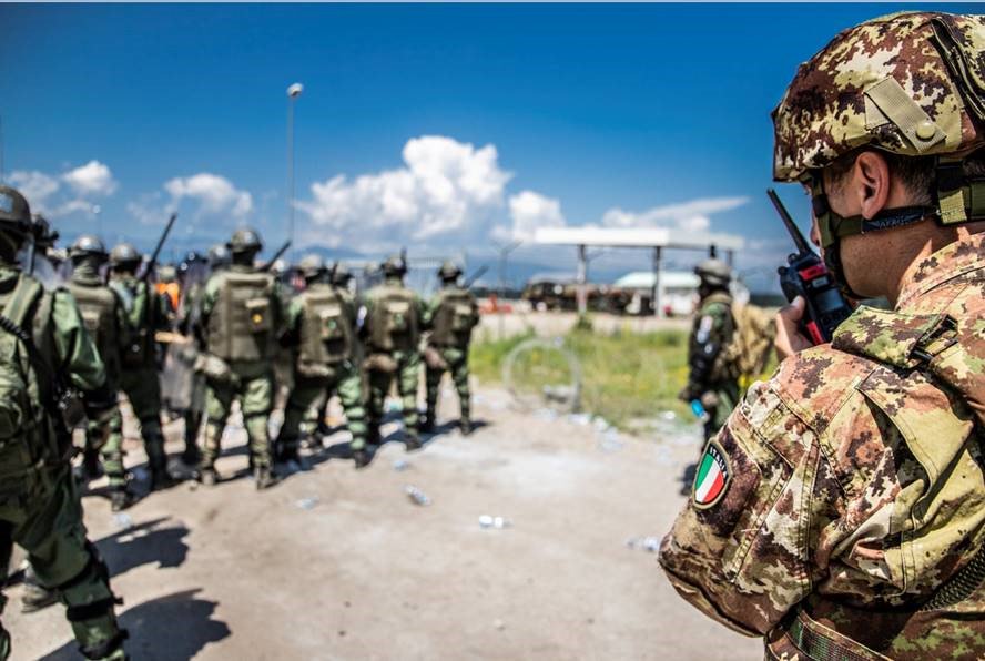 SM_Difesa's tweet image. ArmedForces: "Western Blizzard" Exercise conducted by #soldiers of MNBG-W in #Kosovo to test the crisis response activity
in close cooperation with the KTR Battalion. #EnduringCommitment, #WeAreNATO @NATO_KFOR