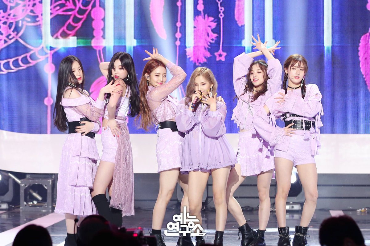 MBC_entertain's tweet photo. 우리 아이들의 갓타타 현장포토 드리겠습니당^^💜
📷☞ https://t.co/pTT3AvsIhj
180526 #쇼음악중심 #음중 #여자아이들 #G_I_DLE #LATATA @G_I_DLE https://t.co/DlX6GKAr13