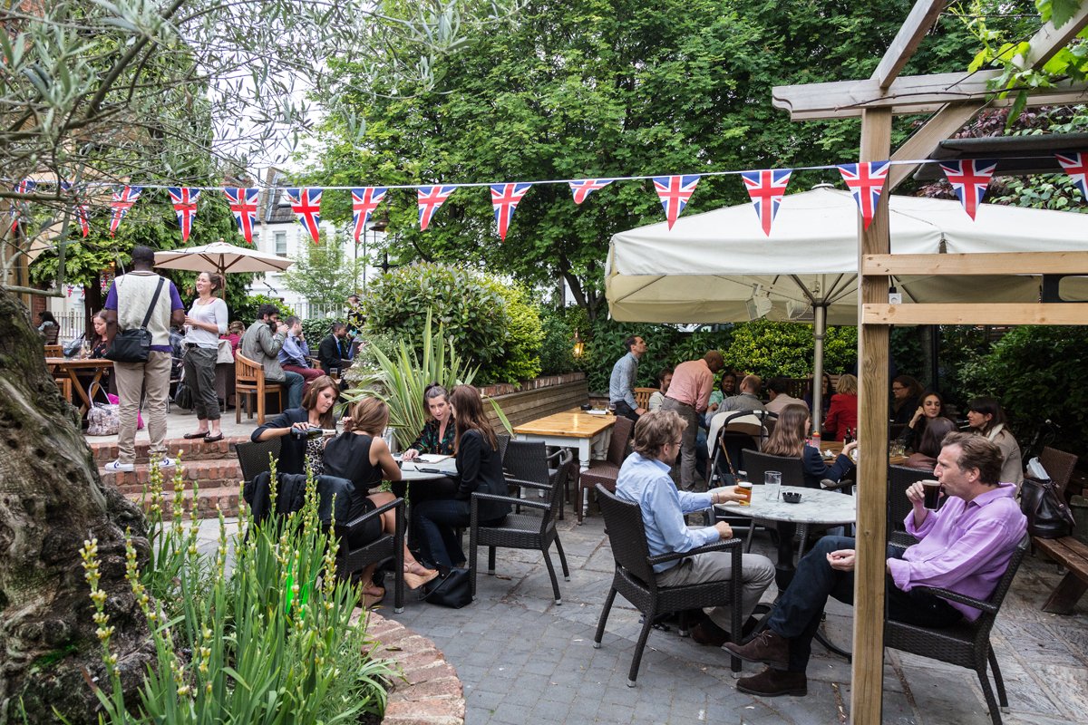 HomesInvisible's tweet photo. Great line up of Fulham's best pubs, just in time for the weekend! https://t.co/ej2SUUXrbz #Fulham #UnlockingFulham #Weekend #LondonPubs #ParsonsGreen #FulhamBroadway #SW6 #SouthWestLondon https://t.co/GuitaohHUu