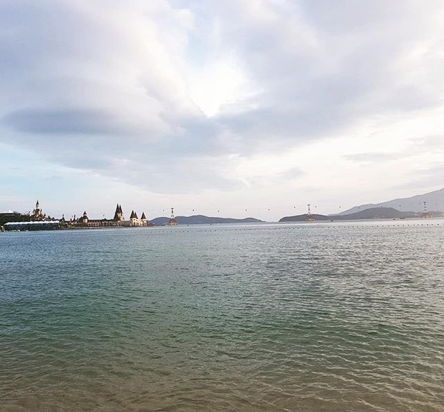 strandMINblick's tweet photo. #vietnam #asien #asienreise #asientour #asiatrip #asiajourney #asia #asian #nature #natur #trip #tour #tourism #tourismus #flug #fernreise #backpackingtour https://t.co/lfZVVilixx https://t.co/4ZTBFxxUC8 https://t.co/gVx0anVqja https://t.co/3ZlrttKcJD 📷: @strand_blick.de https://t.co/zkph6gDuEe