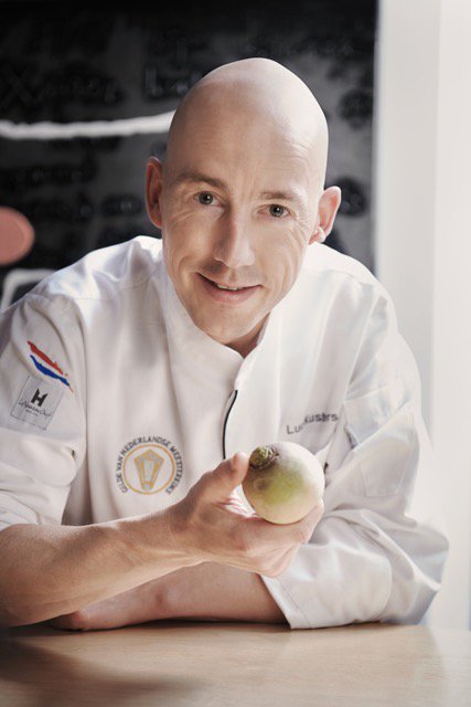 DutchCuisine's tweet photo. Afgelopen week werd de We're Smart® Green Guide's Best Vegetable Restaurant of the World 2018 Award uitgereikt en werd bekend dat het Amsterdamse restaurant Bolenius @lucNxavier * tot de top 15 van beste groenterestaurants ter wereld is doorgedrongen. #DutchCuisine #FrankFol https://t.co/2C4Y7ldUjn