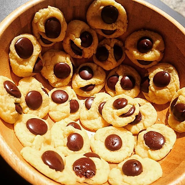 sweetspotparis's tweet photo. Heureux comme un cookie au fond d'un bol 😊 https://t.co/pwZbkBQ3kO https://t.co/6zVSL7J9Ki