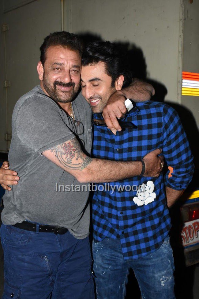 instantbolly's tweet photo. #SanjayDutt And #RanbirKapoor Snapped On The Sets Of #Sanju https://t.co/KLg2pM3sdQ