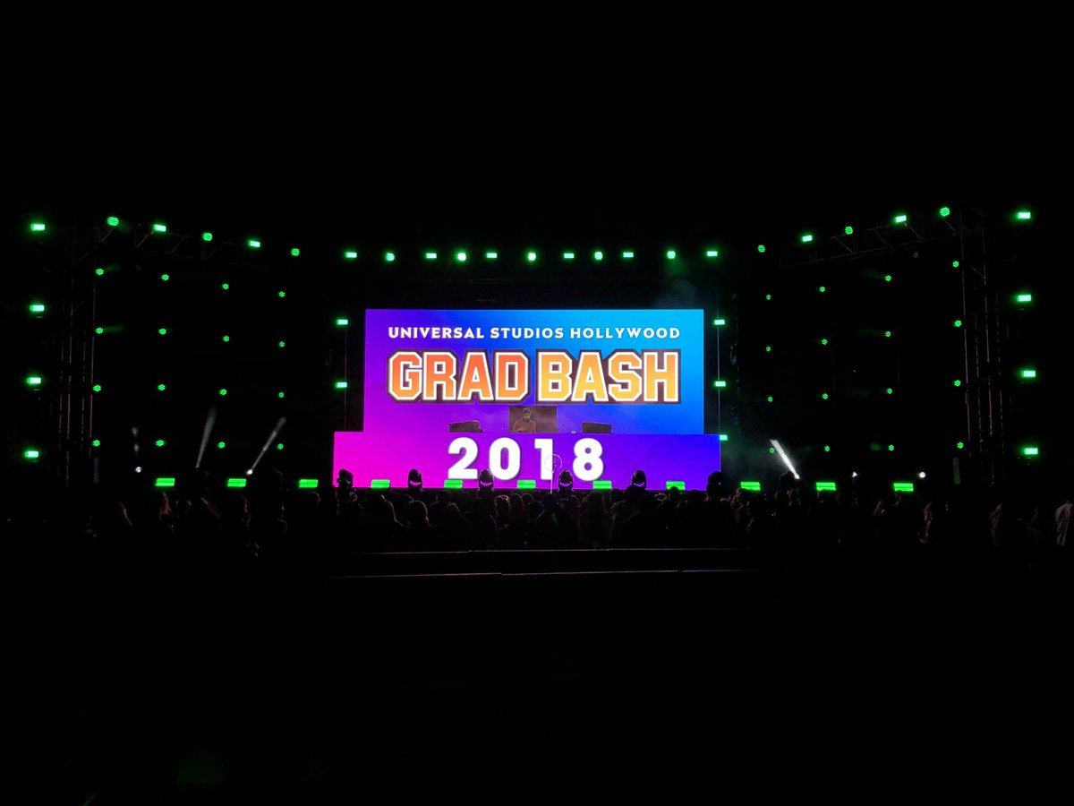 DVHSYISD's tweet photo. The @dvhsclassof18 had an amazing time at @UniStudios #GradBash2018 #ClassOf2018 #Seniors #WeAreOne #OFOD #ItsWhatWeDo #YISDProud #THEDISTRICT #WeDeliverExcellence #BeOurGuest @ysletaisd https://t.co/DM55sdGaGC