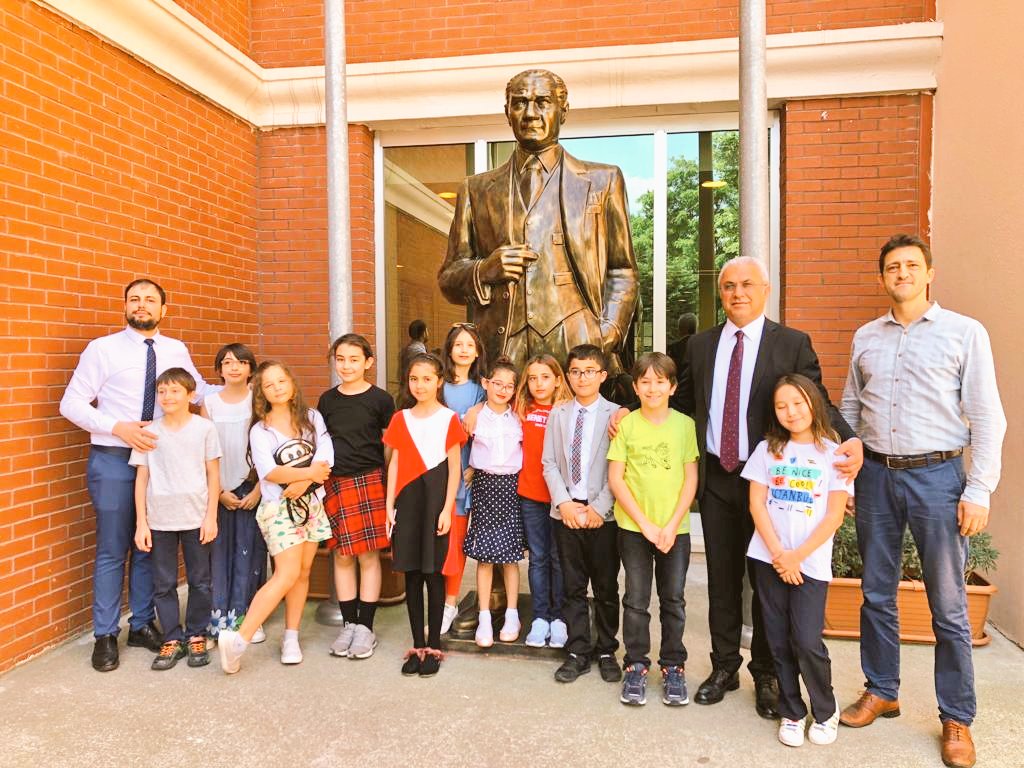 Kolej kültürü demek sanat ve estetikle büyüyen çocuklar ve gençler  demektir. 9. Doğa Koleji tiyatro festivalinde 6-18 yaş arasında 500 çocuk sahneye çıktı, tiyatroyu tanıdı ve özgüvenini geliştirdi. 10. festivalde görüşmek üzere. <a href="/AliRizaLule/">Ali Rıza Lüle</a> <a href="/OymanMahmut/">Mahmut Oyman</a> <a href="/nazli10er/">Nazlı Sert</a> <a href="/salhakbay/">Salih Akbay</a>