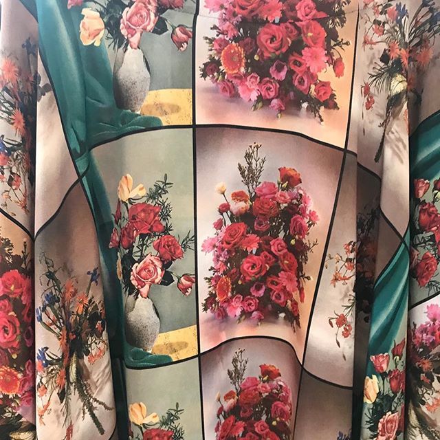 Lula_Japan's tweet photo. Beautiful printed flowers skirt🌹💖
There are a lot of amazing patterns x tulle combinations✨
STELLA MCCARTNEY 2018AW COLLECTION
@stellamccartney
#stellamccartney #flowers #skirt #patten #tulle #2018aw #collection #ehxibition #lulajapan #lula #lulamagazine #share https://t.co/ROuKjbr9vq