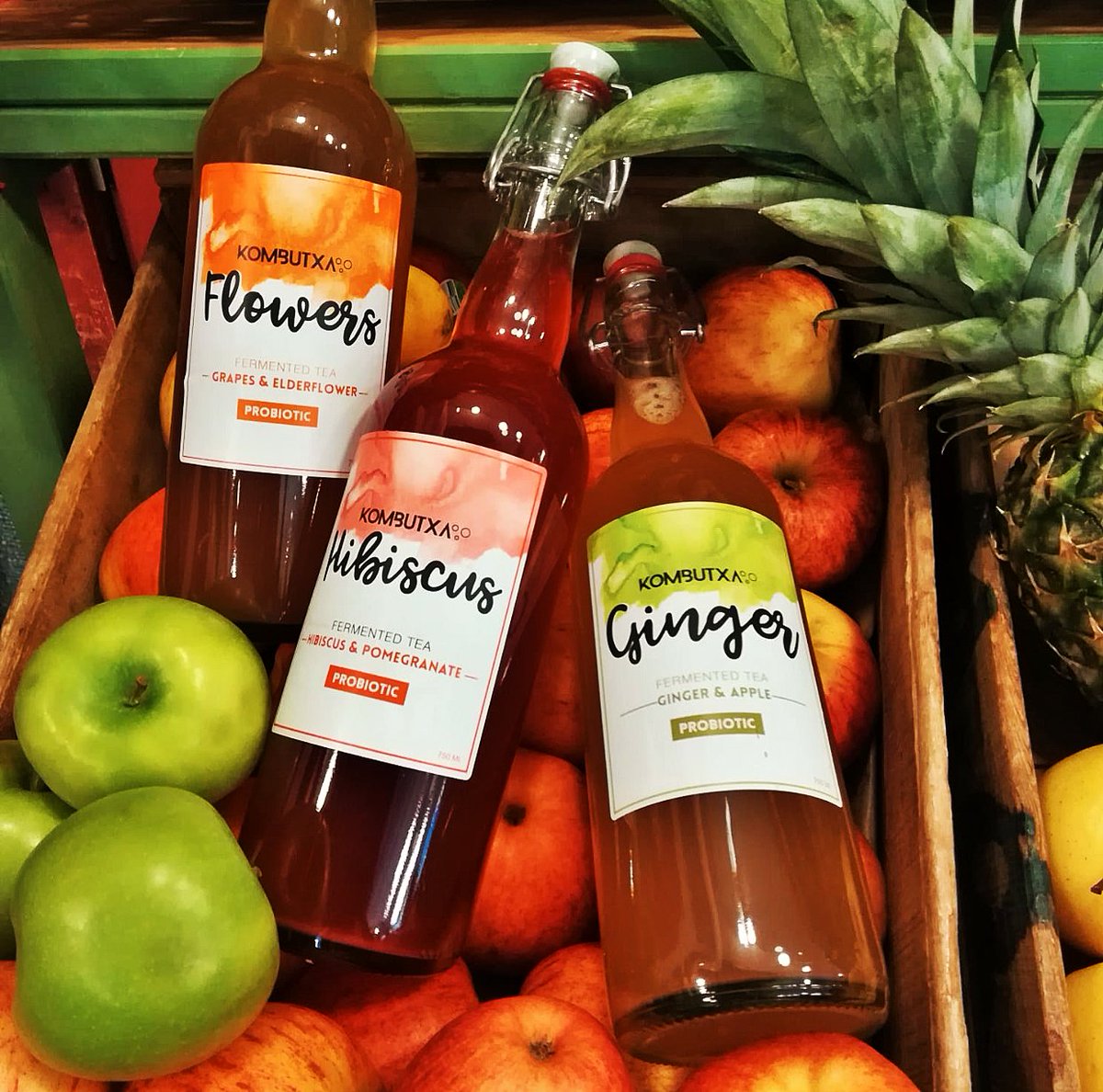 Muchos sois los que nos preguntáis por ella. Y efectivamente, tenéis Kombucha a la venta en cualquiera de nuestros locales. Ahora también tenéis disponible ¡ LA NUEVA KOMBUCHA! 😋
¿Aún no la has probado? Ven a por ella 👌
 💻 tienda.kiki-market.com