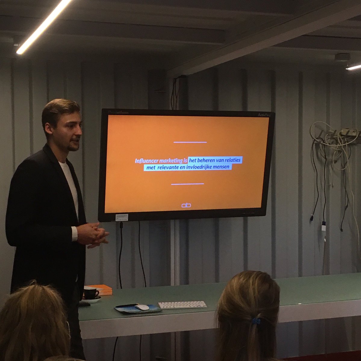 Vandaag <a href="/ABunbound/">AB unbound agency</a> : <a href="/maartenkestlt/">Maarten Kesteloot</a> van <a href="/influo/">Influo</a> tijdens onze workshop over #InfluencerMarketing 🤓