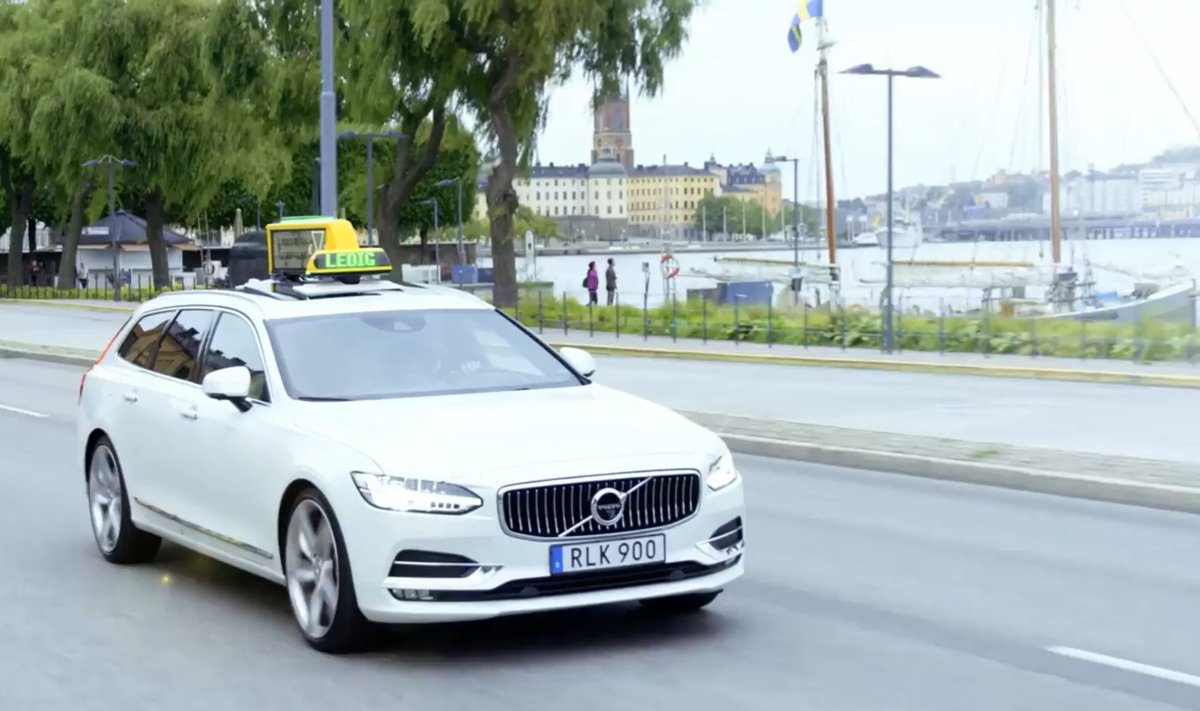 PointguardEU's tweet photo. What are the benefits of using digital taxi roof signs? Wonder no more, just check out this video:
 
https://t.co/kMjyq9OOjK

...and then simply send us a message if you want one https://t.co/z77gQCf9Jv