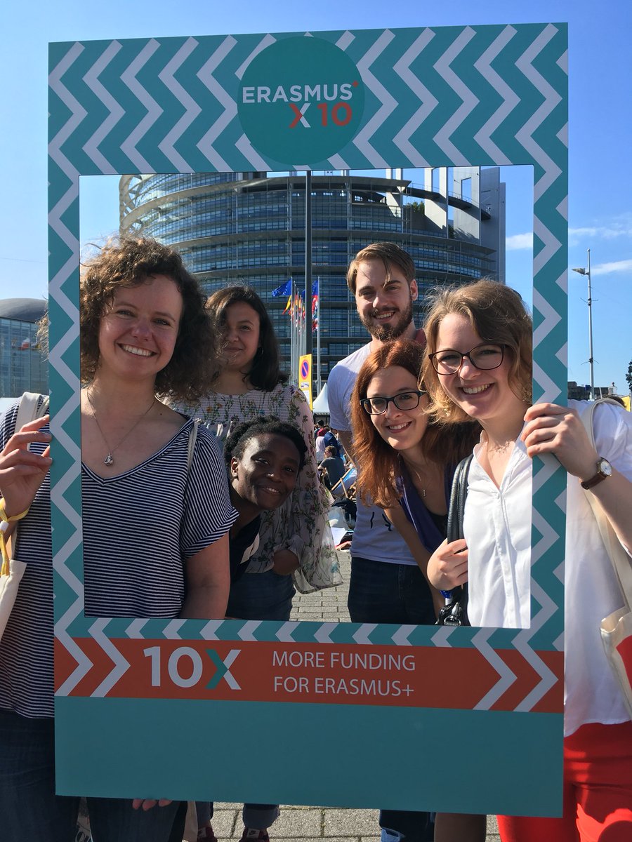 EPSA_Online's tweet photo. @EPSA_Online at the #EYE2018 and we already ran into #Erasmusx10 EPSA endorsed the initiative and ask for 10x more funding for #ErasmusPlus to make #mobility a reality for all. https://t.co/xdGARj2oIl https://t.co/HUmHAvMzLR