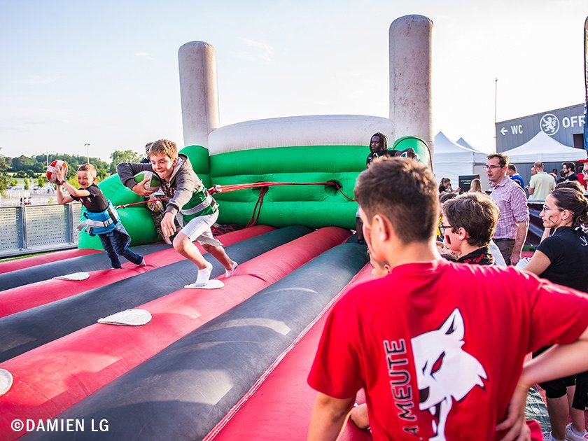 PROM_EVENTS's tweet photo. 🏉 Prom-Events a animé les demi-finales du TOP 14 au Groupama Stadium ! 🏟️ Retour sur notre intervention : https://t.co/lMtgkFz5pQ https://t.co/6Z9LaR90z6