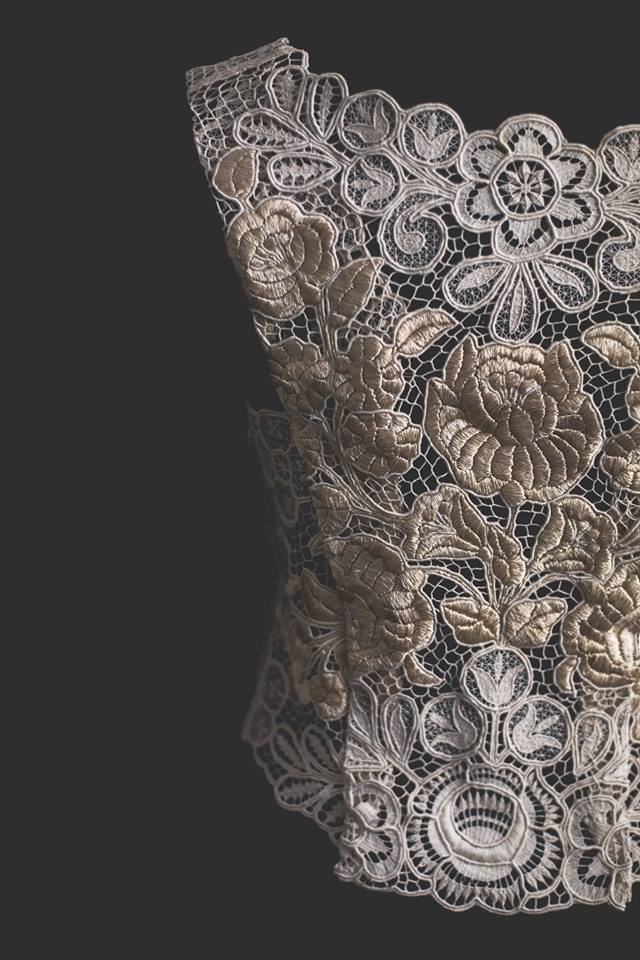 Laura_Escribano's tweet photo. ⚡️ #OUTLET fin de temporada #LauraEscribanoAtelier ⚡️
¡#DESCUENTOS hasta el 50% durante todo el mes de junio en vestidos de #novia y prendas únicas de la colección #VintageCouture! Pide tu cita previa para venir a probarte y llevarte uno de nuestros tesoros: 914 217 978. https://t.co/UFlZObsjnM