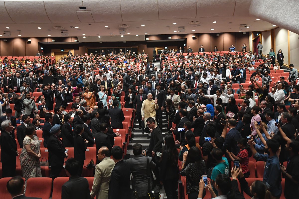 PIB_India's tweet photo. PM @narendramodi during his visit to Nanyang Technological University , Singapore https://t.co/GtmcJWpivY