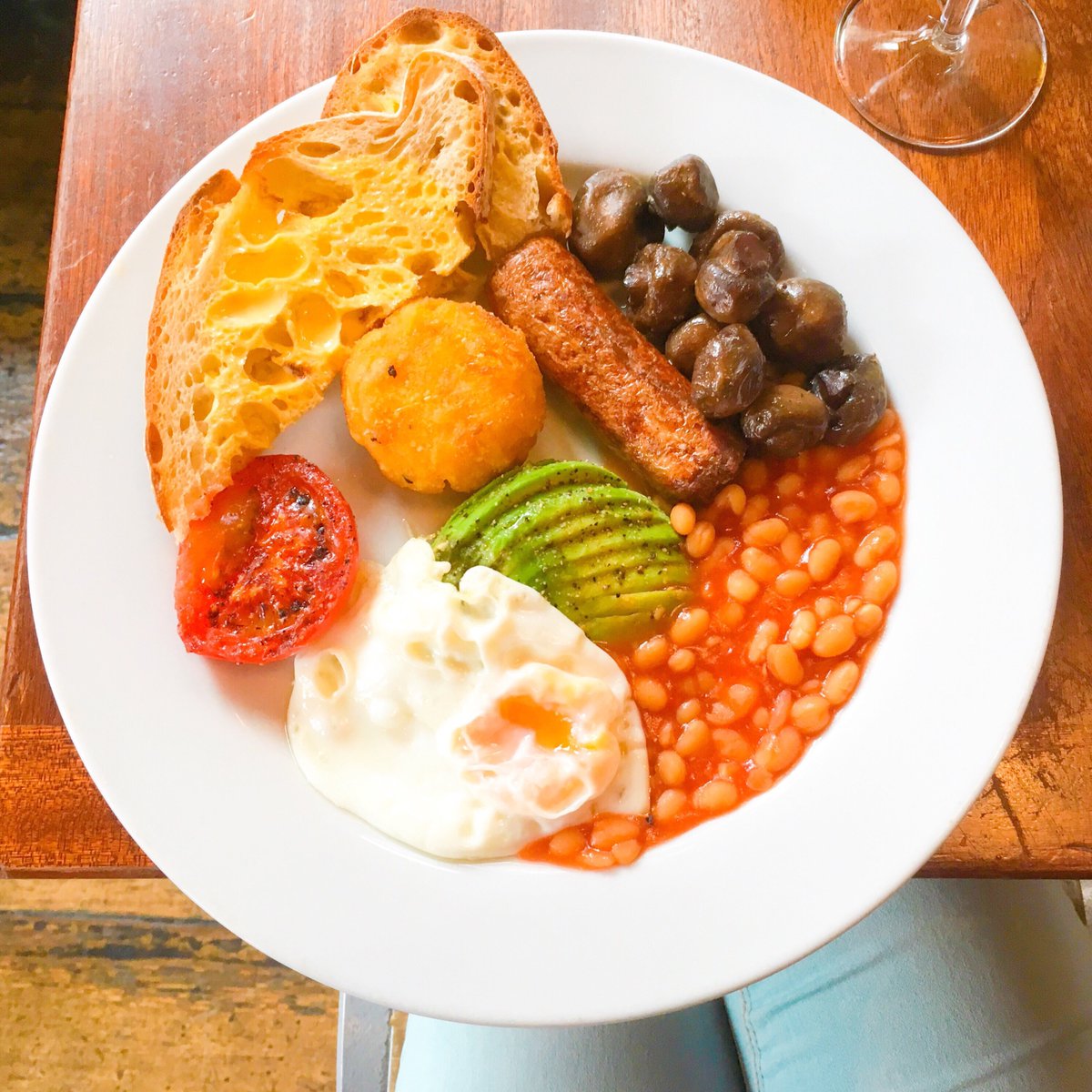 Flashback to this yummy #veggiebreakfast from @trofnq yesterday. The perfect way to recover from one too many gins!