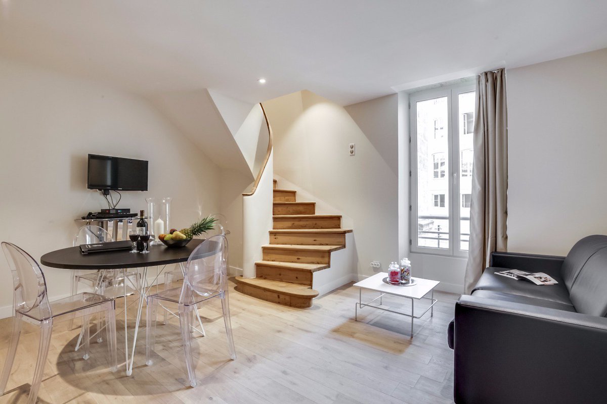 Apartment Chateau Latour Martillac 🔑featuring a private bathroom, living room with a sofa bed and a fully equipped kitchen and more..🎇 --> goo.gl/KjYvrq
#bordeaux #apartment #luxurylifestyle #bordeauxcity