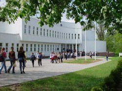 sigulda_aizrauj's tweet photo. Siguldas koncertzāle „Baltais Flīģelis” izsludinājusi rudens un ziemas koncertu repertuāru. Jaunā sezona sāksies 28.septembrī ar „Kremerata Baltica trio” programmu „Bēthovens un Sigulda”: https://t.co/jLoX3RrXd9 https://t.co/6qgG6mS5Tp