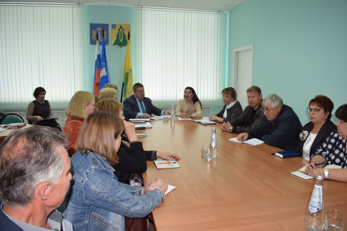 crpbarysh's tweet photo. 01.06.2018г. в МО"Барышский район" прошла встреча Уполномоченного по защите прав предпринимателей Толчиной Е.А. с бизнес-сообществом по актуальным проблемным вопросам. В мероприятии приняли участие Глава МО"Барышский район", представители налоговой службы по Ульяновской области https://t.co/sTujCAOzJz
