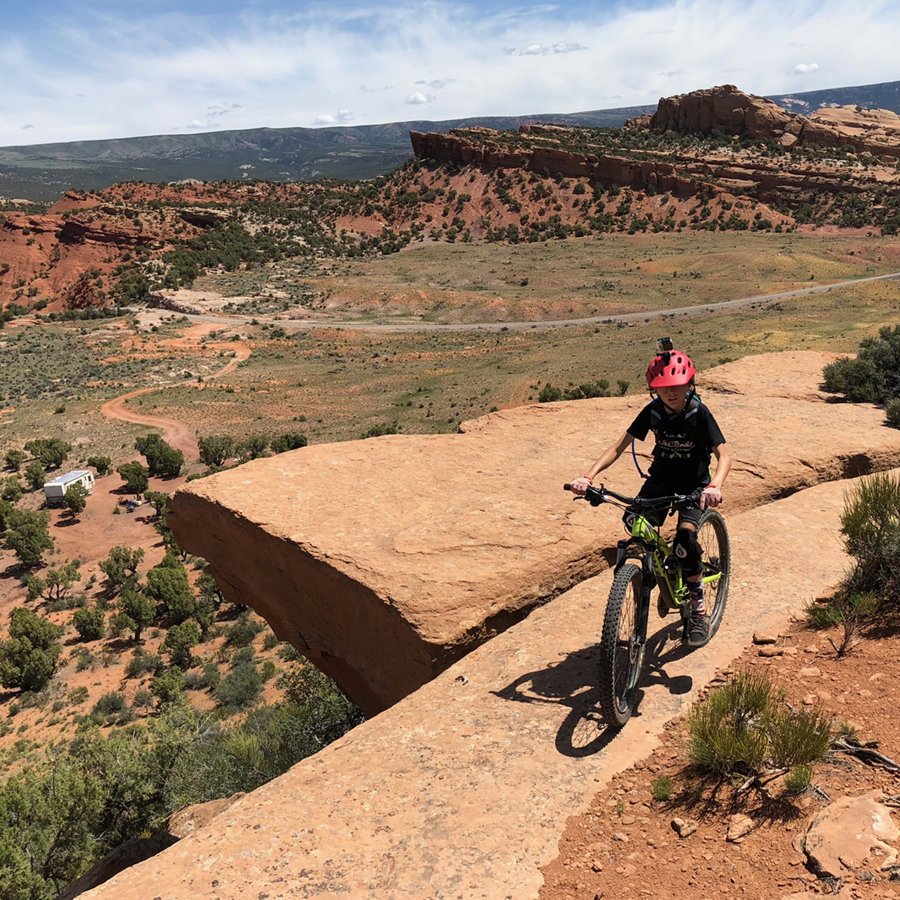 mtbwithkids's tweet photo. This is on the J-Boy trail near Vernal, Utah. It offers great views, tough and steady climbs, and fun descents. Get out there before it gets too hot!
#mtbwithkids #mtbkids #mtb #mountainbiking #mtbfamily #bikelife #bikelove #mtblife #mtblove #vernalutah #vernalut #kidswhoride https://t.co/RlQyppHJbP