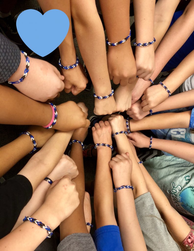 SparksCCMS's tweet photo. Celebrating our last Falcon Friday with bracelets made by my daughter๐ #hadaBlast #MiniSparks #LovesRainbowLoom https://t.co/Y2wpyQse4Y