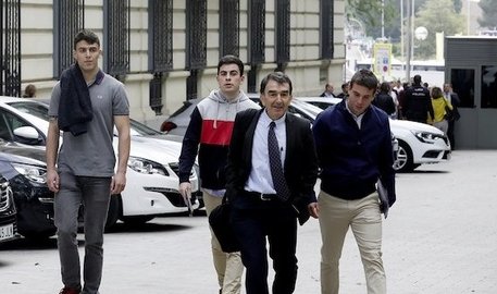 La Audiencia Nacional condena a dos años de prisón a los cuatro jóvenes de Errenteria y Beasain juzgados por los incidentes de Iruñea. Tampoco ve «terrorismo» naiz.eus/eu/actualidad/…