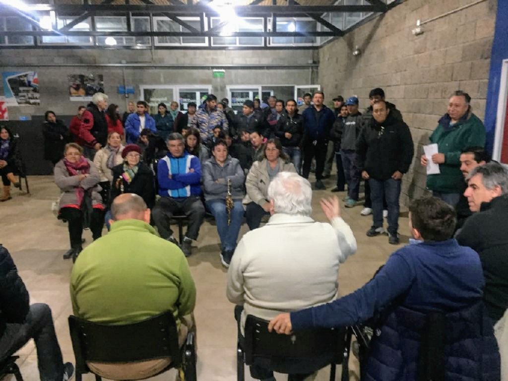 gabigiurliddo's tweet photo. Participamos de una reunion a la delegación de Santa Catalina para charlar con los vecinos sobre distintas problemáticas que los afectan directamente.
Trabajamos colectivamente con la participación de la comunidad.
#ComunidadOrganizada 
@minsaurralde @MunicipioLdeZ https://t.co/IQM9dvGllj