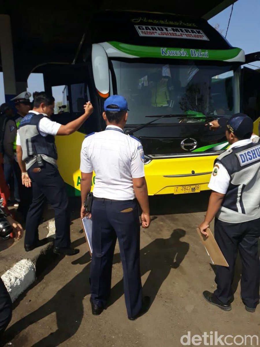 sekitarbandung_'s tweet photo. #WartaBDG 5 Bus di Terminal Garut Tak Laik Jalan Dikandangkan https://t.co/CzoKPCtZMu https://t.co/UUMjtQmHjR