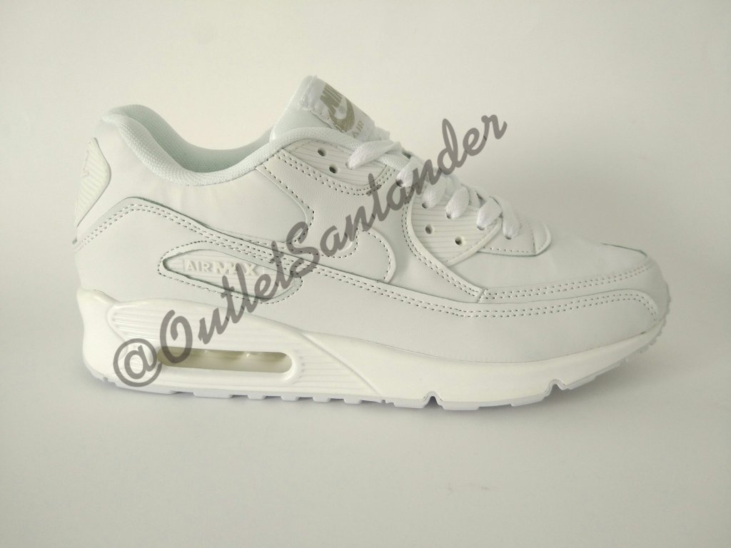 OutletSantander's tweet photo. TALLAS 44  👟👟

TODAS A 20€  !!!! 

24 horas en tu casa 🏠🙌 https://t.co/zkxKkpAMFm