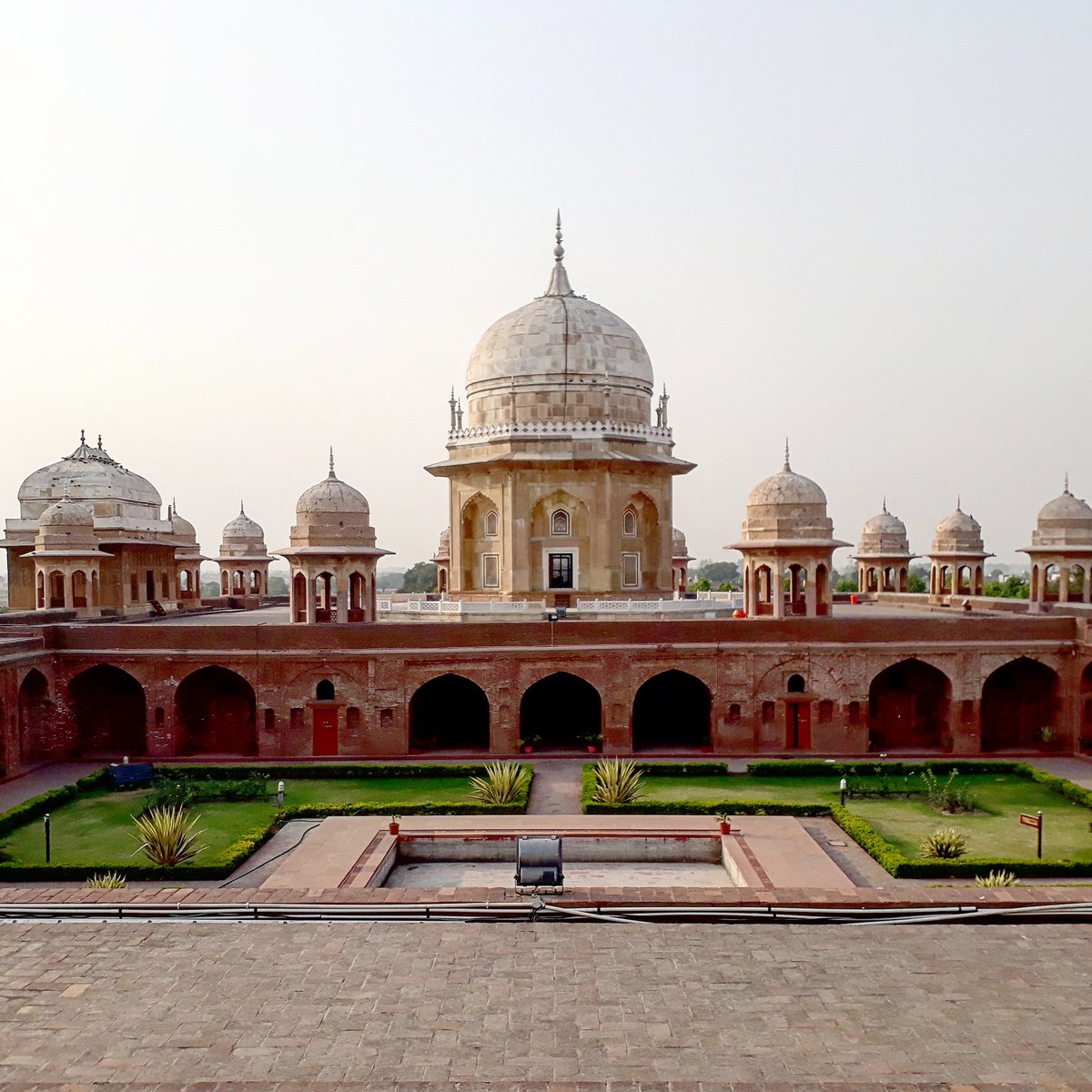 DelhiHeritage's tweet photo. Tomb of the spiritual master of Dara Shikoh - Sheikh Chehli.
- Thanesar, Kurukshetra, Haryana https://t.co/MMkxq1t84U