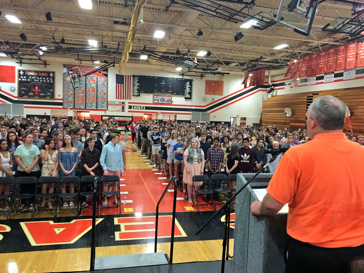 WeGoDirBrittan's tweet photo. STCE Class of 2018 - Graduation Practice #saintspride https://t.co/DjSBGnythu