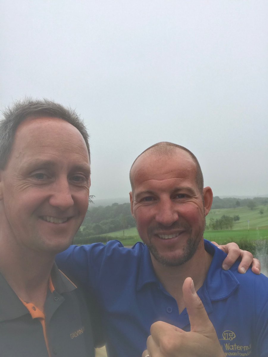 Delighted to be a part of @DaveWaterman2 Golf’s day @SkylarkClub for a fantastic cause in @Oakleyscharity , Dave your an inspiration with the work you do..#Topman  @officialpompey
