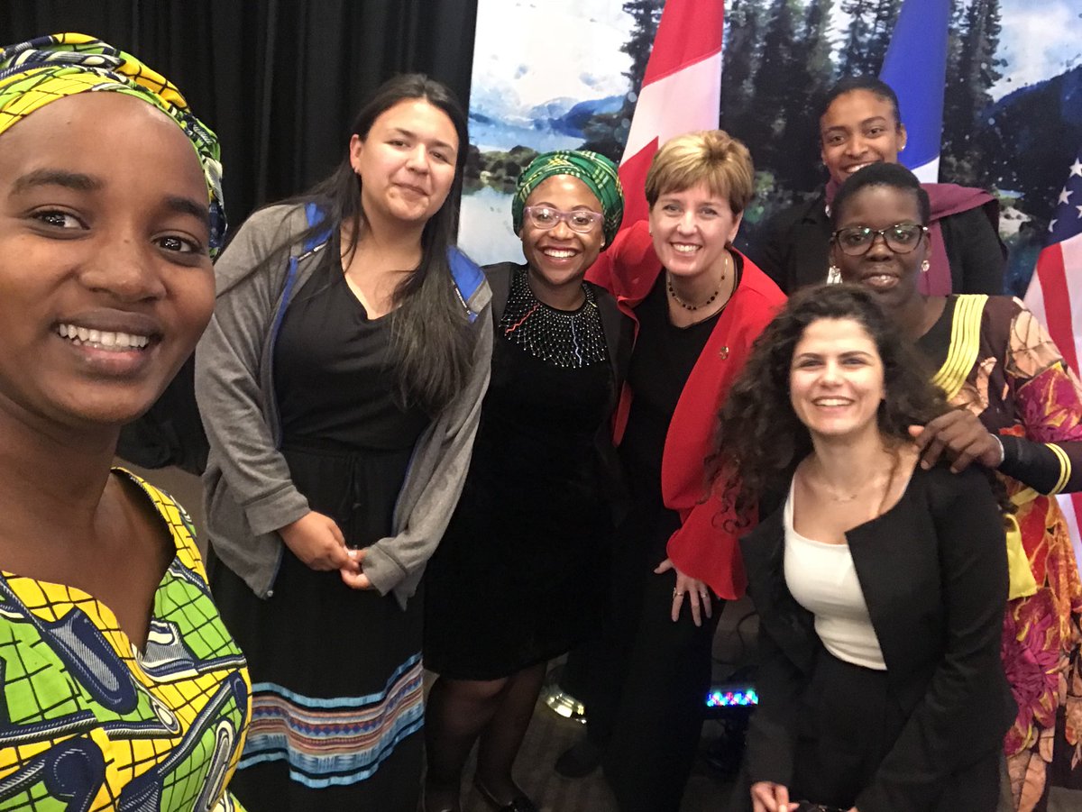 DevCanada's tweet photo. Quel GRAND moment pour les jeunes femmes leaders d'exprimer leurs pensées sur la scène mondiale. Votre dévouement et votre engagement à améliorer la vie des filles adolescentes sont honorables. Nous sommes avec vous! #MonG7Dev https://t.co/VOkrkTRCEP