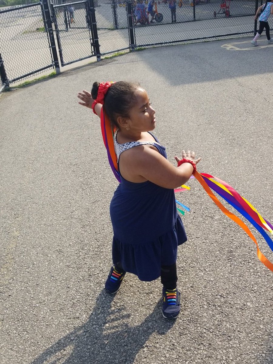 GLKinder101's tweet photo. Ribbon dancing on this beautiful sunny day! "Powerful girls go!!" https://t.co/28C543ONCH