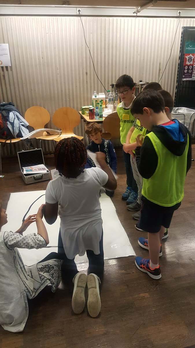 savantures's tweet photo. Les robots qui aident la société et Brico quartier avec nos jeunes chercheurs et Traces atomes crochus #CongrèsSav #IngéSav #SavCity https://t.co/9RhO4bB8C9