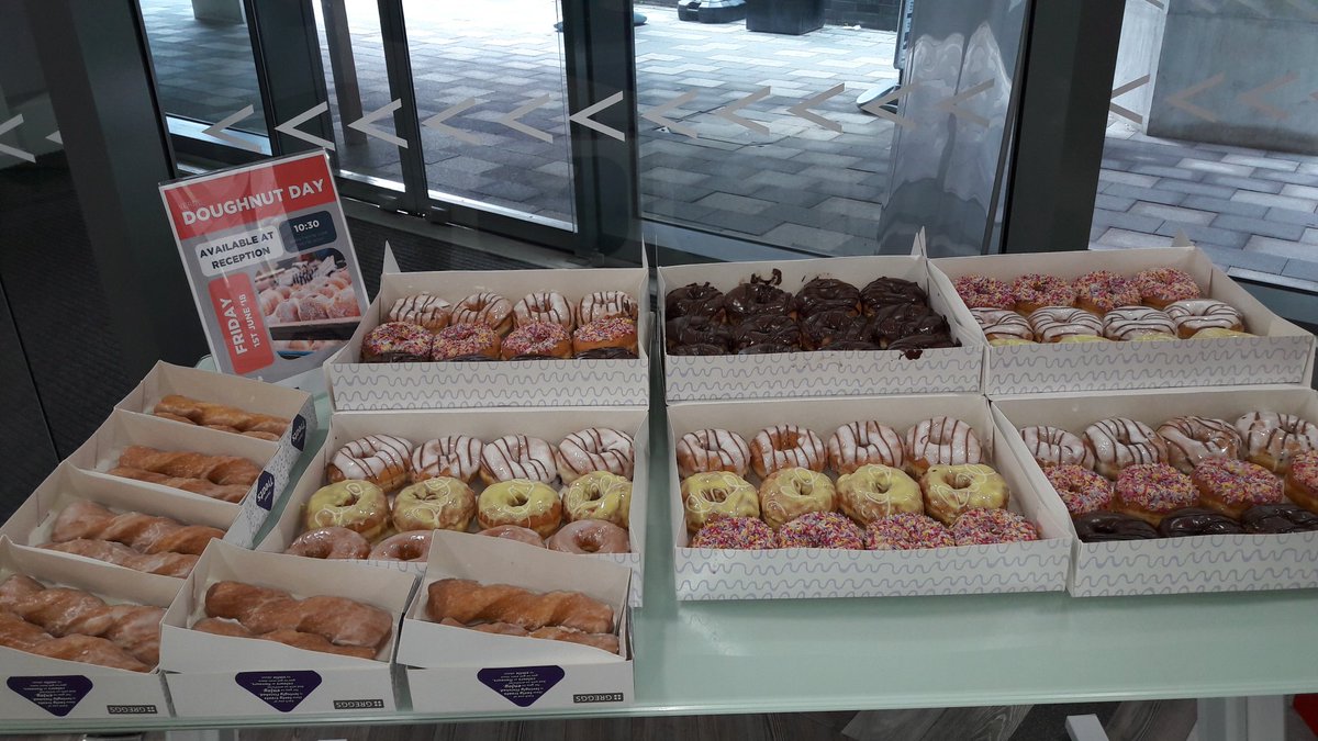 DowningNewc's tweet photo. We've got free donuts at Verde and The View today! Grab yours before they're all gone!! #donutday #fridayfeeling https://t.co/28JwU6svgS