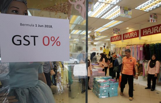 theSundaily's tweet photo. One month to change price tag to zero GST: KPDNKK https://t.co/LfliGIJNWD https://t.co/tc1INjUKxu